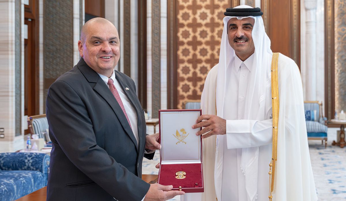 Amir honours Hungarian Ambassador with Al Wajbah medal 